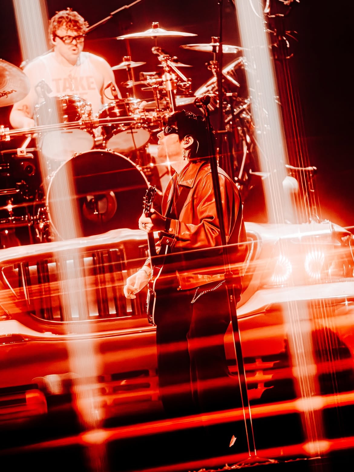 Concert photographer Zach Hood capturing a live performance using the SZ Filters Starlight X4 to create in-camera four-point starburst effects.