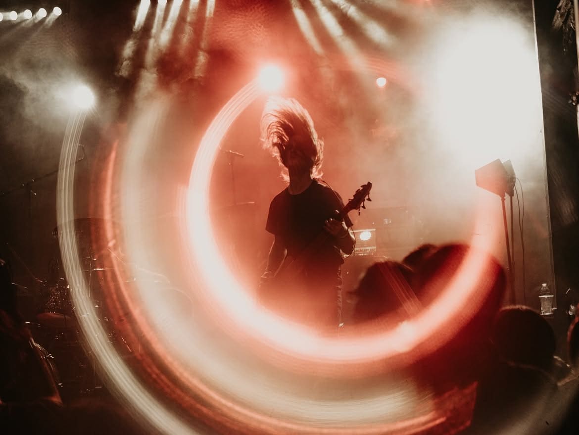 Creative concert photography using an SZ Filters Aura Filter with circular light effects around the performer
