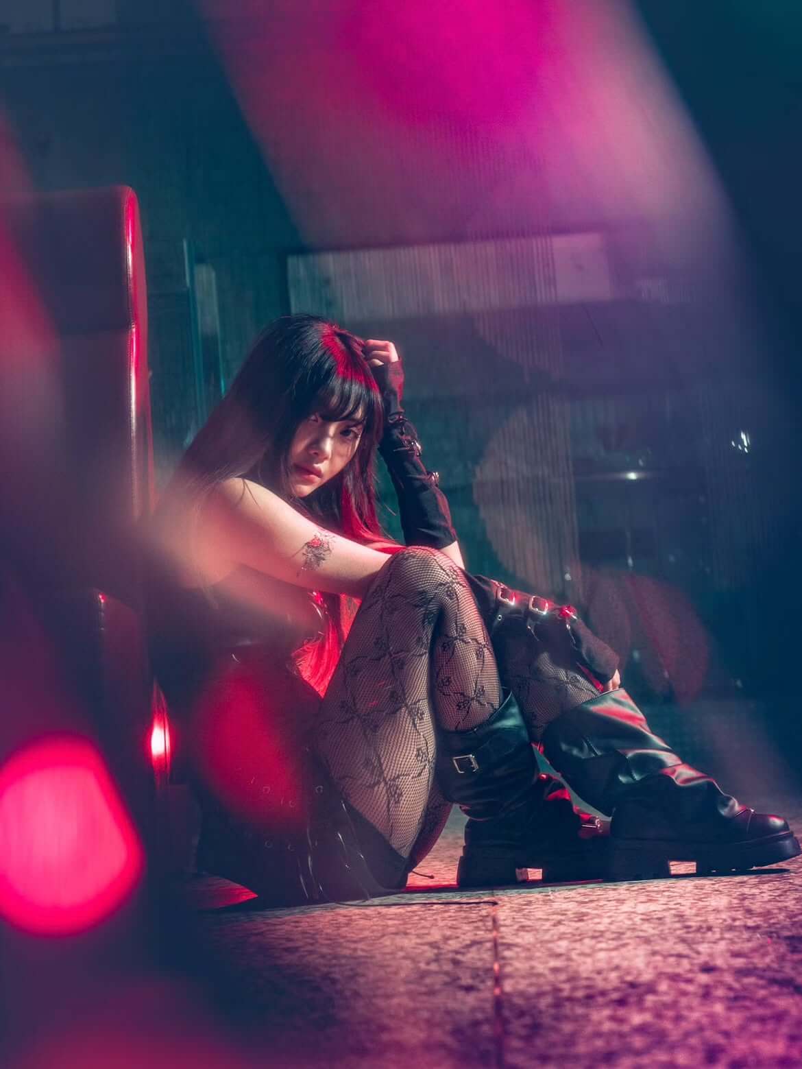 SZ FiltersアンバサダーHaze CoffeeがGeometric Light Filterで制作した映画的なポートレート
